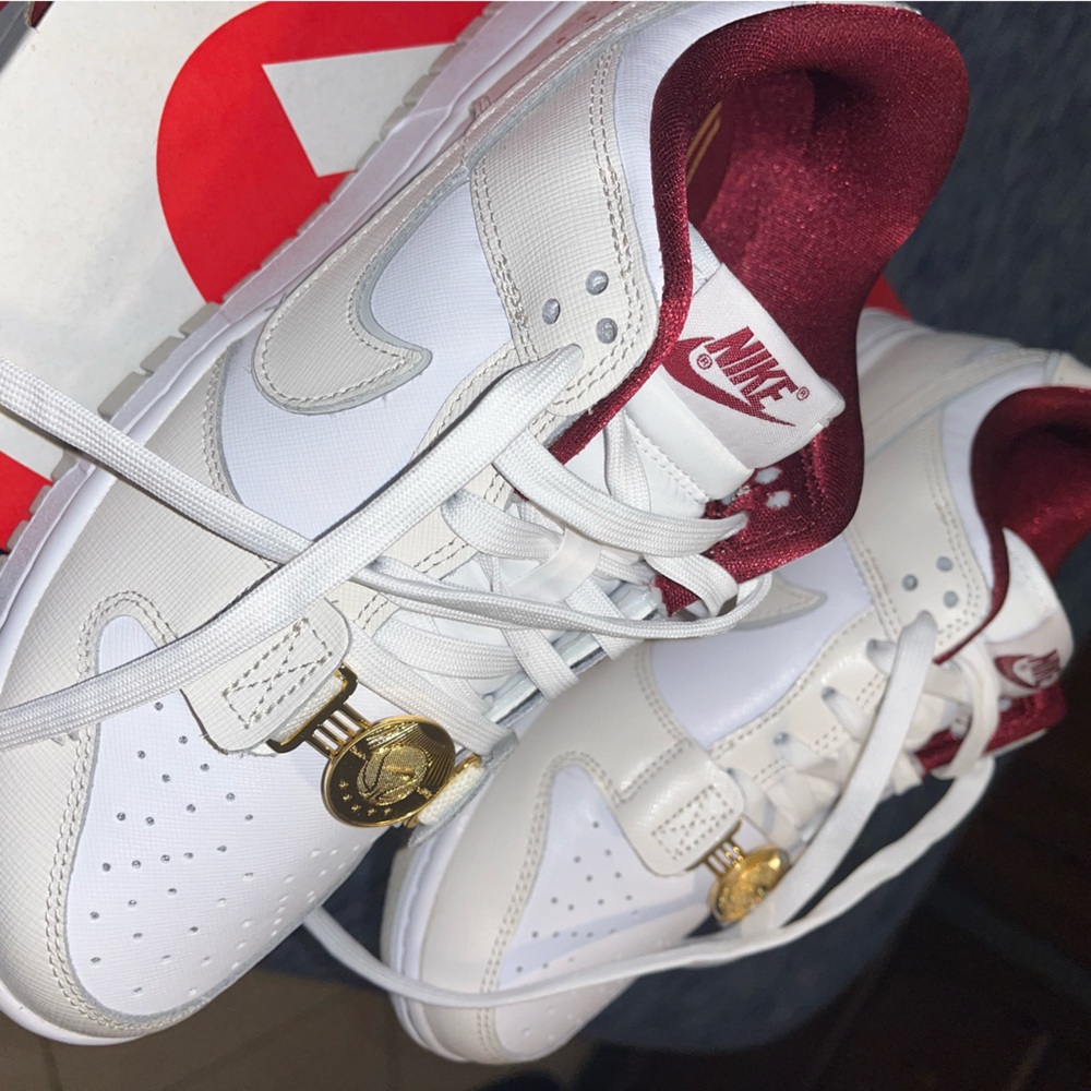 Nike dunks low SE